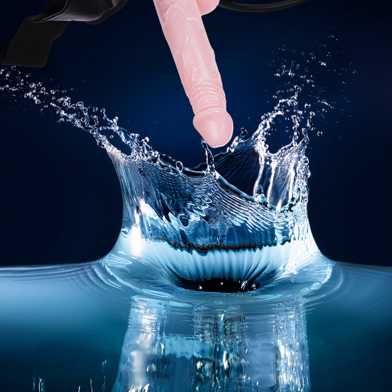 POMPOWANY STRAP-ON NA SZELKACH UROŚNIE JAK POTRZEBA REALISTYCZNE DILDO