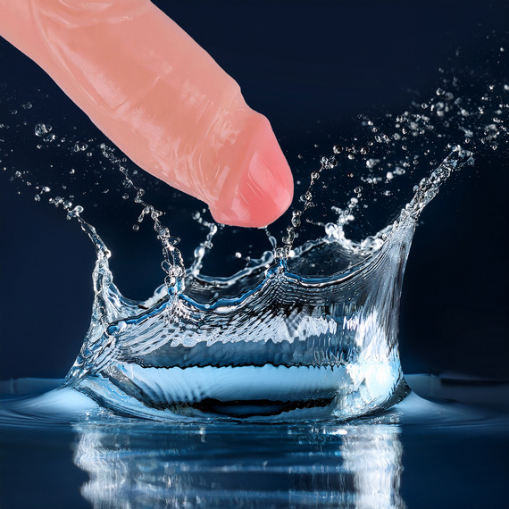 DUŻE DILDO - PENIS Z PRZYSSAWKĄ SPORE JĄDRA I ZRYSOWANA GŁÓWKA